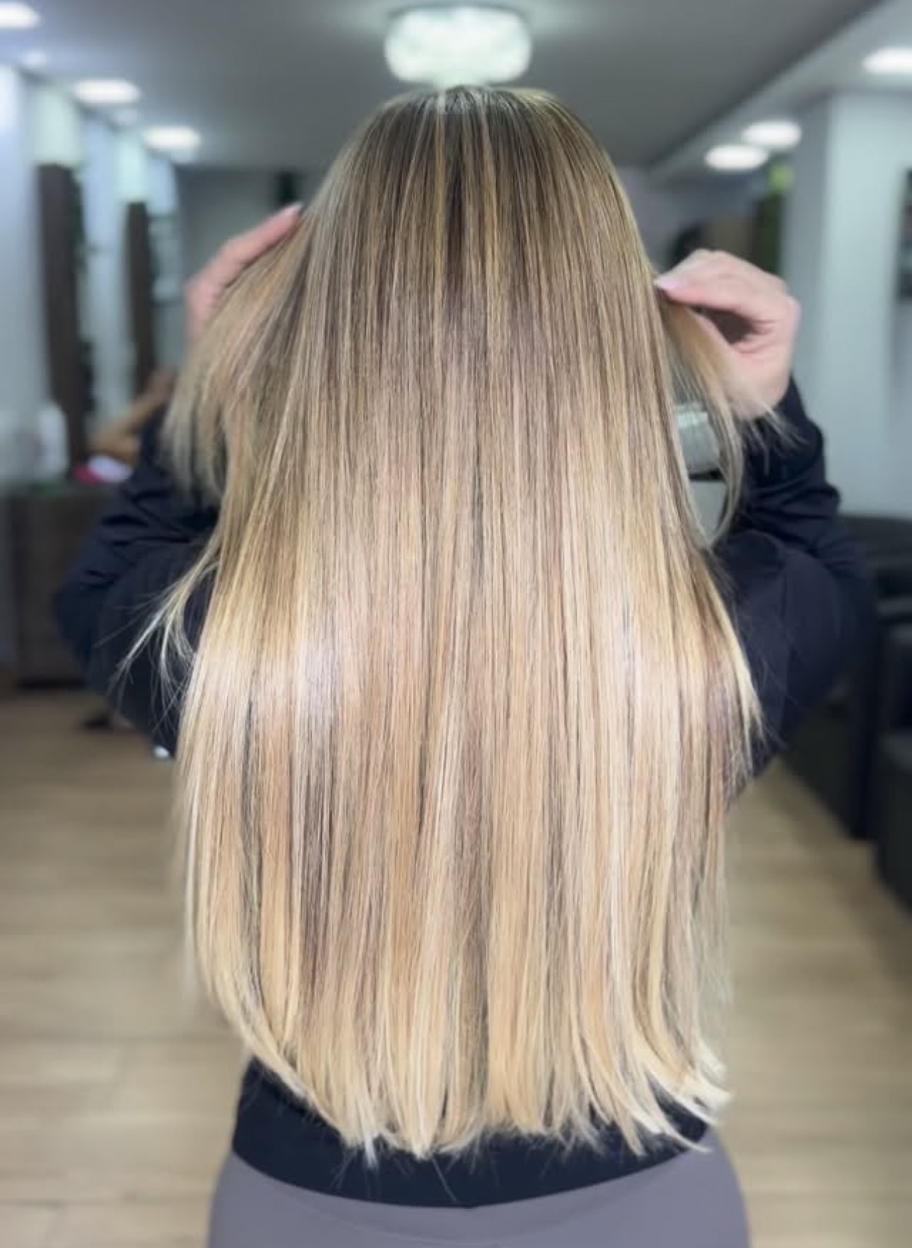 Resultado loiro iluminado liso — Espaço Torres